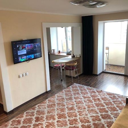 Apartment On Republic Square Ust-Kamenogorsk ภายนอก รูปภาพ