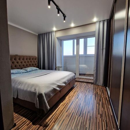 Apartment On Republic Square Ust-Kamenogorsk ภายนอก รูปภาพ