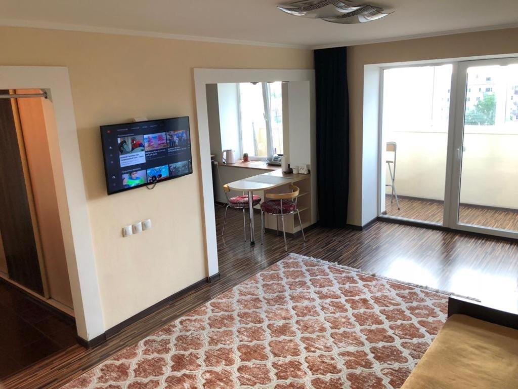 Apartment On Republic Square Ust-Kamenogorsk ภายนอก รูปภาพ