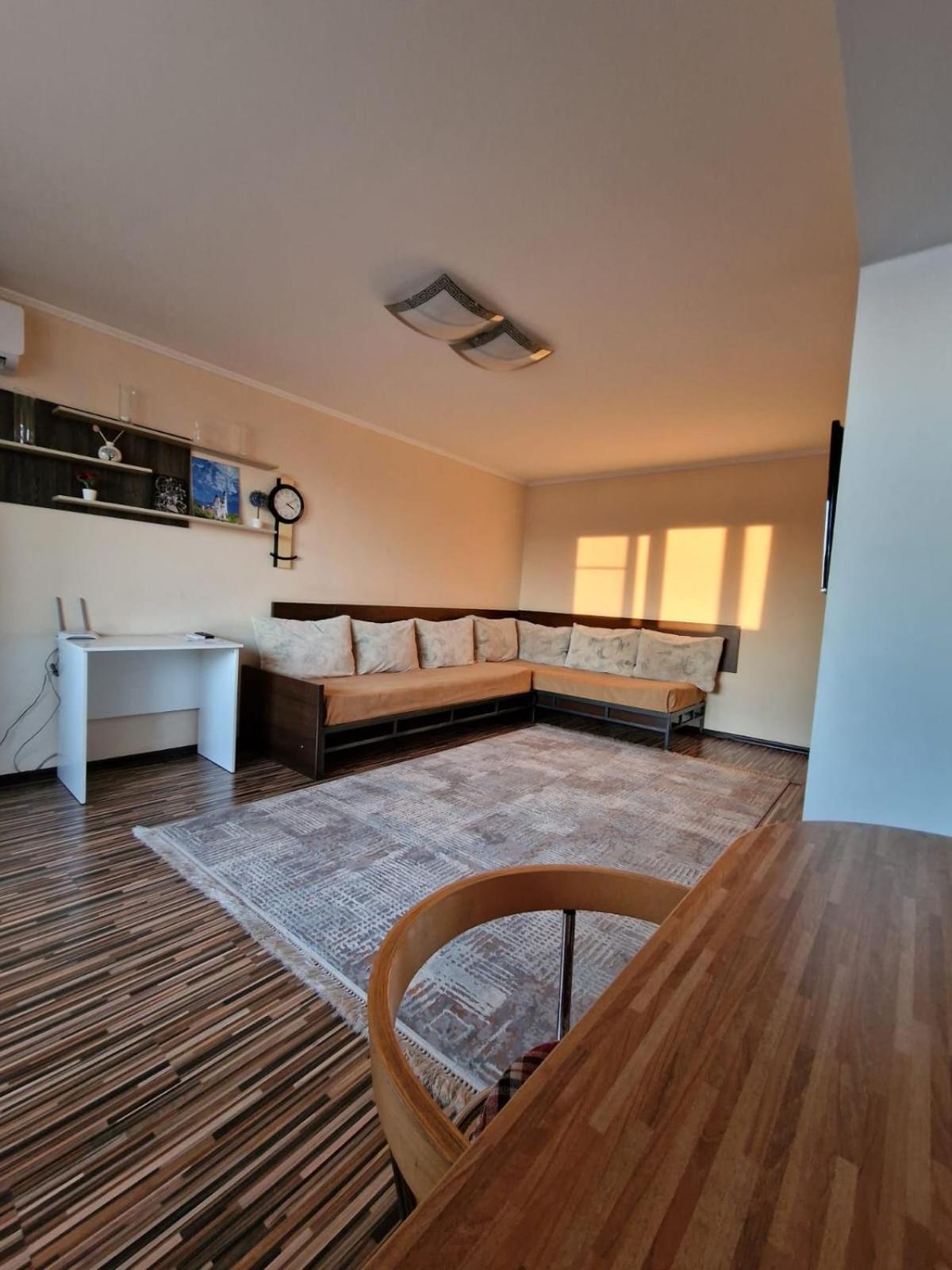 Apartment On Republic Square Ust-Kamenogorsk ภายนอก รูปภาพ
