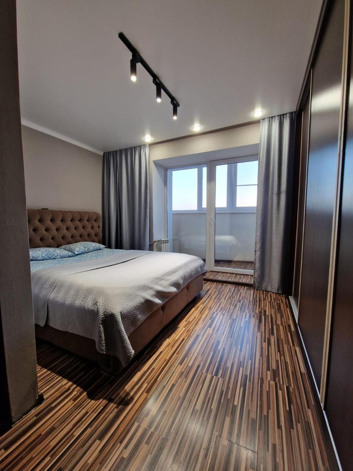 Apartment On Republic Square Ust-Kamenogorsk ภายนอก รูปภาพ
