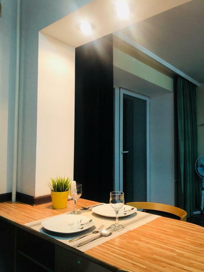 Apartment On Republic Square Ust-Kamenogorsk ภายนอก รูปภาพ